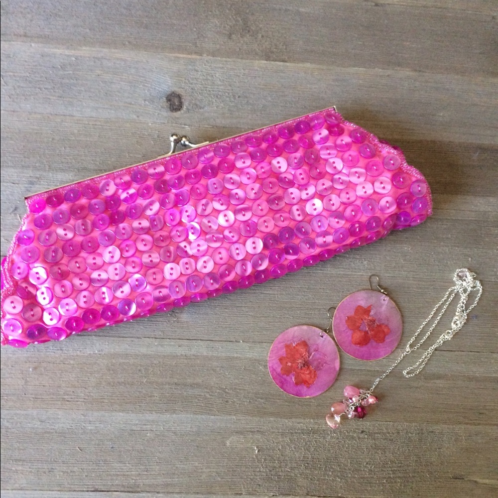 Pink beaded clutch💗